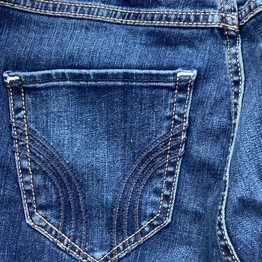 HOLLISTER HIGH RISE SUPER SKINNY JEANS🌻